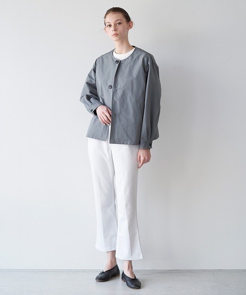 LE GLAZIK(ルグラジック)の「LE GLAZIK | ポリエステルタフタ ノーカラーブルゾン WOMEN(ノーカラージャケット・レディース・グレー/ベージュ・36)」の7枚目の写真