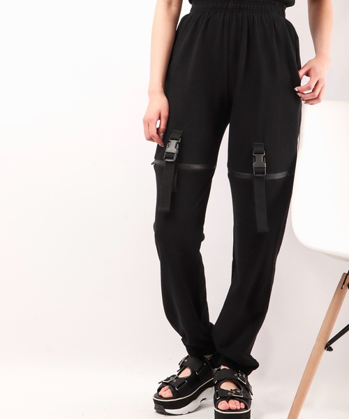 BLACK JACKALL CROWN(ブラックジャッカルクラウン)の「BLACK JACKALL CROWN ガーゼ裏毛 ファスナー切り替え パンツ(その他パンツ・レディース・ブラック/グレー/カーキ・M)」の2枚目の写真