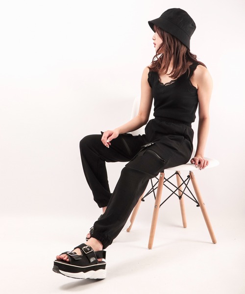 BLACK JACKALL CROWN(ブラックジャッカルクラウン)の「BLACK JACKALL CROWN ガーゼ裏毛 ファスナー切り替え パンツ(その他パンツ・レディース・ブラック/グレー/カーキ・M)」の7枚目の写真
