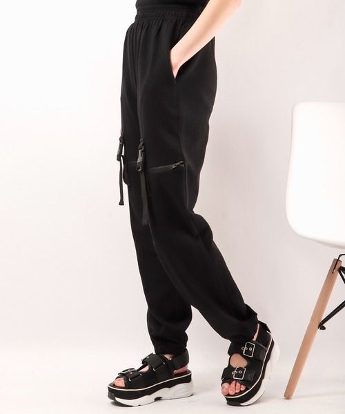 BLACK JACKALL CROWN(ブラックジャッカルクラウン)の「BLACK JACKALL CROWN ガーゼ裏毛 ファスナー切り替え パンツ(その他パンツ・レディース・ブラック/グレー/カーキ・M)」の6枚目の写真