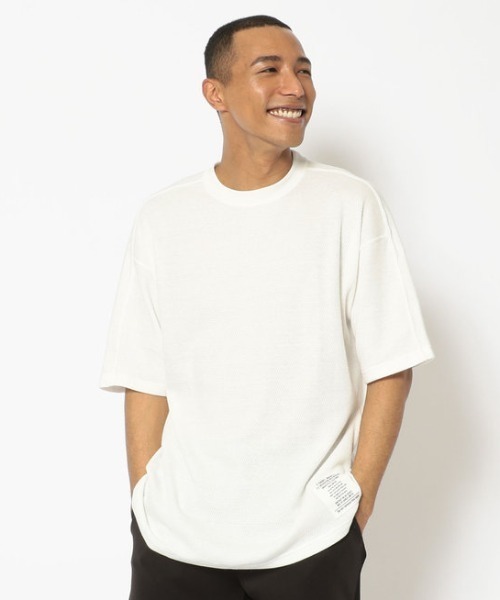 AVIREX（アヴィレックス）の「ルーズ フィット ハニカム Tシャツ / SS LOOSE FIT HONEYCOMB T-SHIRT / アヴィレックス / AVIREX（Tシャツ/カットソー・メンズ・ホワイト/カーキ/ブラック/ライトブルーグレー・LARGE/X-LARGE/MEDIUM/XX-LARGE）」の2枚目の写真