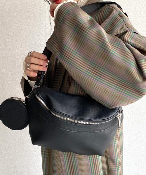 w closet（ダブルクローゼット）の「ミニポーチ付きボディバッグ（ボディバッグ/ウエストポーチ・レディース・ブラック/ブルー/キャメル・FREE）」の12枚目の写真