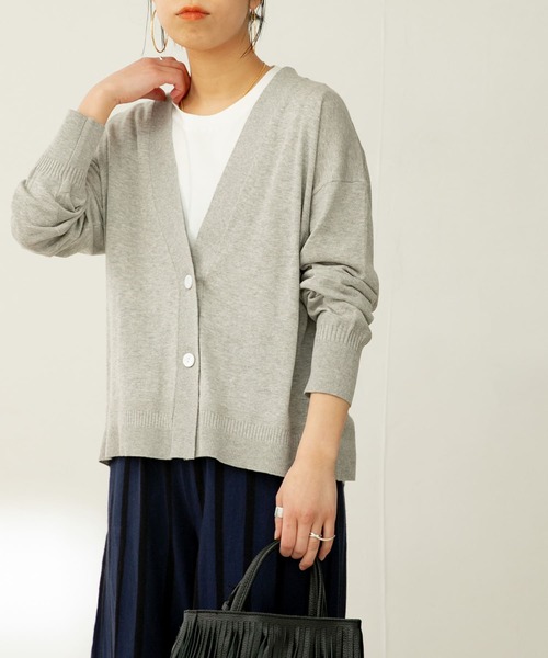 FORK&SPOON（フォークアンドスプーン）の「FORK&SPOON　デザインヘムVネックカーディガン（カーディガン/ボレロ・レディース・グレー/オフホワイト/オレンジ・1）」の2枚目の写真