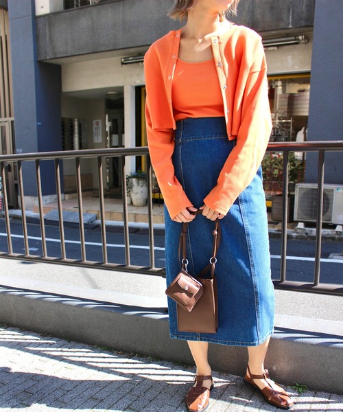 MLI'A(エムリア)の「バッククロスカップ付きリブキャミソール(キャミソール・レディース・アイボリー/ブラック/オレンジ/ブルー/グリーン/ホワイト×ネイビー・M)」の21枚目の写真