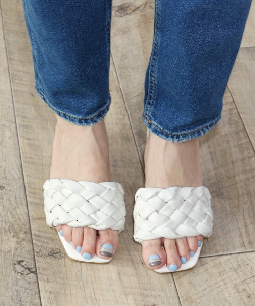 Fin（フィン）の「スクエアトゥ編み込ミュール【低反発スポンジ入り】（サンダル・レディース・ブラック/アイボリー/ブラウン・L/S/M/LL）」の12枚目の写真