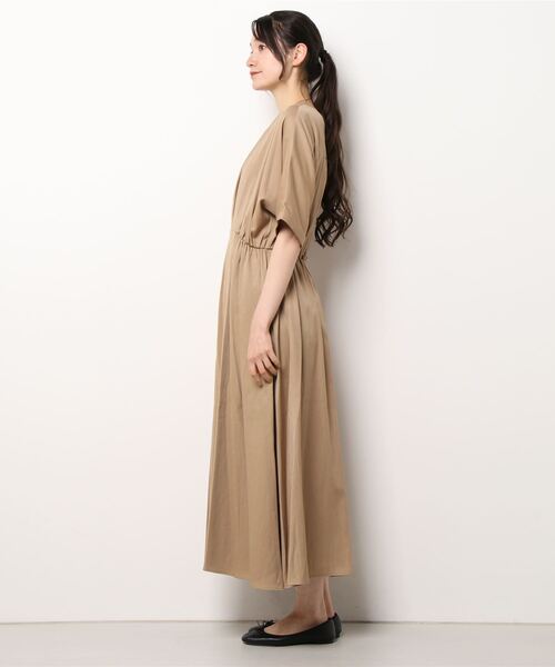 Doux archives（ドゥアルシーヴ）の「ウエストタックギャザーワンピース（ワンピース・レディース・ネイビー/キャメル・FREE）」の3枚目の写真