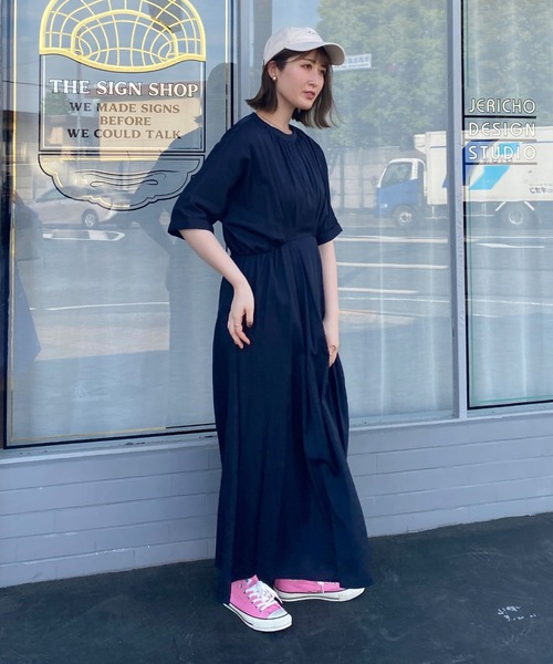 Doux archives（ドゥアルシーヴ）の「ウエストタックギャザーワンピース（ワンピース・レディース・ネイビー/キャメル・FREE）」の5枚目の写真