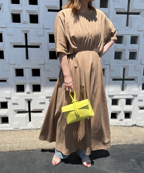 Doux archives（ドゥアルシーヴ）の「ウエストタックギャザーワンピース（ワンピース・レディース・ネイビー/キャメル・FREE）」の8枚目の写真