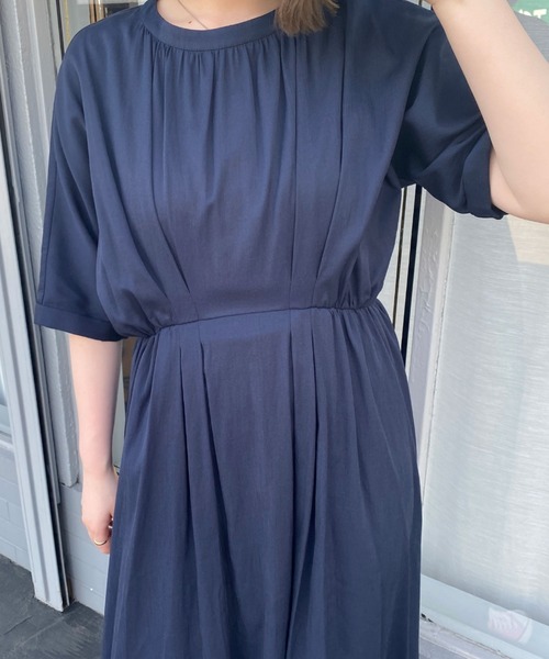 Doux archives（ドゥアルシーヴ）の「ウエストタックギャザーワンピース（ワンピース・レディース・ネイビー/キャメル・FREE）」の13枚目の写真