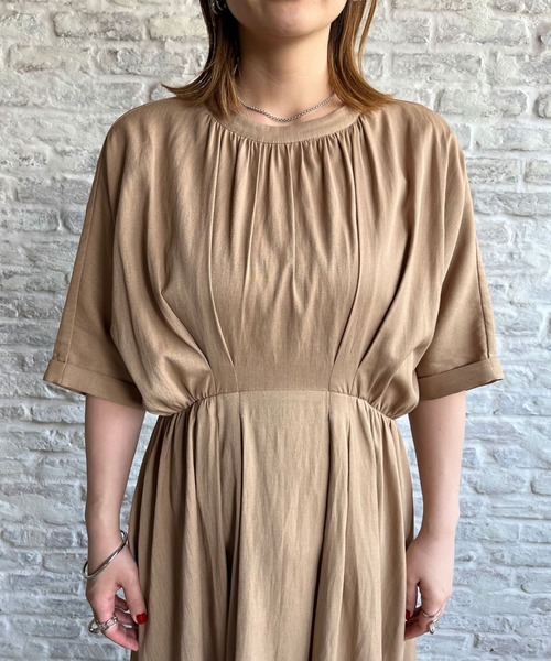 Doux archives（ドゥアルシーヴ）の「ウエストタックギャザーワンピース（ワンピース・レディース・ネイビー/キャメル・FREE）」の20枚目の写真
