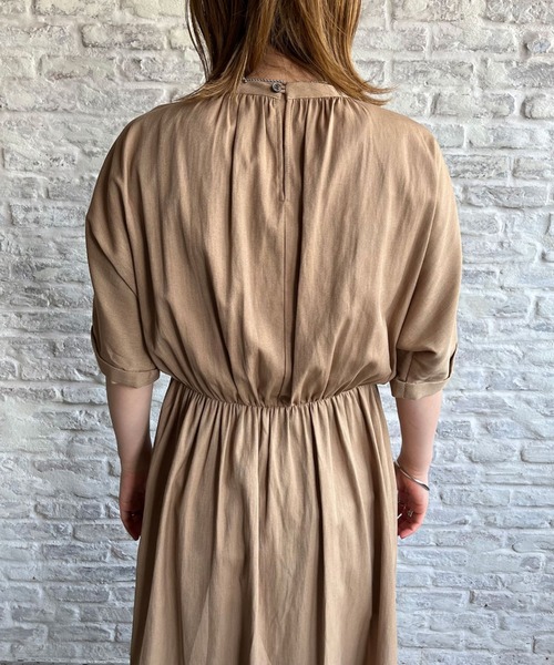 Doux archives（ドゥアルシーヴ）の「ウエストタックギャザーワンピース（ワンピース・レディース・ネイビー/キャメル・FREE）」の21枚目の写真