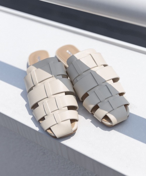 Andemiu（アンデミュウ）の「グルカミュール299115（その他シューズ・レディース・ホワイト/ブラック・MEDIUM/LARGE）」の2枚目の写真