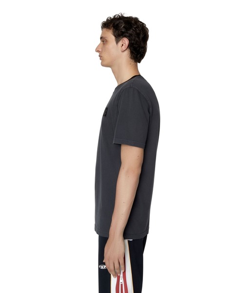 DIESEL（ディーゼル）の「メンズ Tシャツ ガーメントダイ（Tシャツ/カットソー・メンズ・イエロー/ブラック・MEDIUM/X-LARGE/XX-LARGE/SMALL/LARGE）」の20枚目の写真