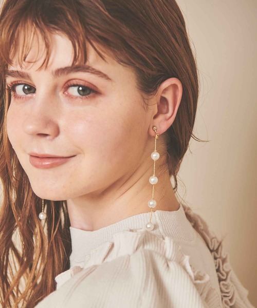 31 Sons de mode（トランテアン　ソン　ドゥ　モード）の「４連パールイヤリング（イヤリング・レディース・ゴールド・フリー）」の2枚目の写真