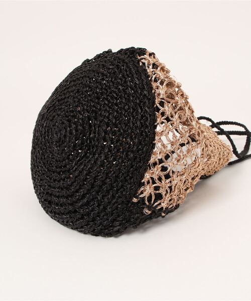 Jines(ジネス)の「マクラメ編み配色トートバッグ(かごバッグ・レディース・ブラック×ゴールド・FREE)」の3枚目の写真