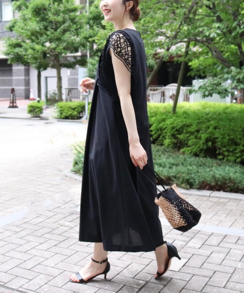 Jines(ジネス)の「マクラメ編み配色トートバッグ(かごバッグ・レディース・ブラック×ゴールド・FREE)」の16枚目の写真