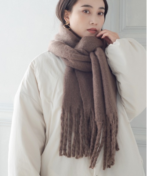 StyleSea（スタイルシー）の「ベーシックボリュームマフラー（マフラー・レディース・アイボリー/ピンクベージュ/ライトベージュ/ブルー/ライトカーキ/ブラウン/ブラック/ミント・MEDIUM）」の3枚目の写真