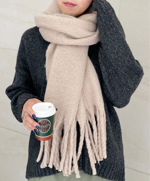 StyleSea（スタイルシー）の「ベーシックボリュームマフラー（マフラー・レディース・アイボリー/ピンクベージュ/ライトベージュ/ブルー/ライトカーキ/ブラウン/ブラック/ミント・MEDIUM）」の4枚目の写真