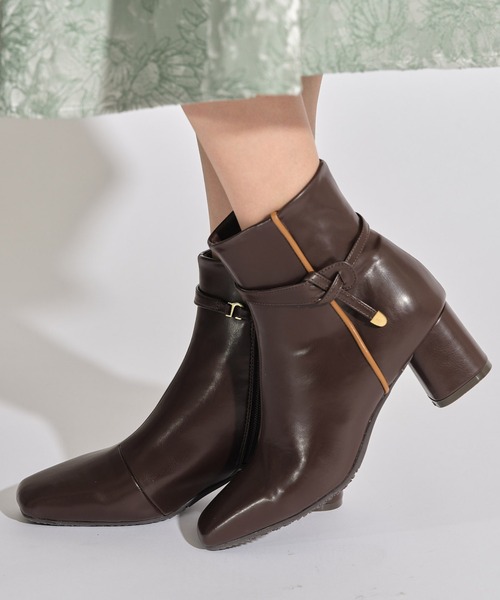 tocco closet(トッコ クローゼット)の「取り外し可能な2WAY結びリボン付き配色ライン入りショートブーツ(ブーツ・レディース・アイボリー/ブラック/ダークブラウン・L/M/S)」の3枚目の写真