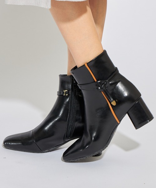 tocco closet(トッコ クローゼット)の「取り外し可能な2WAY結びリボン付き配色ライン入りショートブーツ(ブーツ・レディース・アイボリー/ブラック/ダークブラウン・L/M/S)」の1枚目の写真