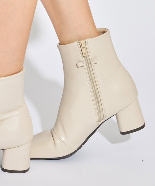 tocco closet(トッコ クローゼット)の「取り外し可能な2WAY結びリボン付き配色ライン入りショートブーツ(ブーツ・レディース・アイボリー/ブラック/ダークブラウン・L/M/S)」の10枚目の写真