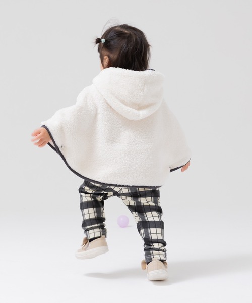 chil2（チルツー）の「ふわもこボアポンチョ（ポンチョ・キッズ・ピンク/オフホワイト/ブラック/ベージュ/カーキ・100cm/90cm/80ｃｍ）」の13枚目の写真