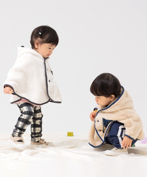 chil2（チルツー）の「ふわもこボアポンチョ（ポンチョ・キッズ・ピンク/オフホワイト/ブラック/ベージュ/カーキ・100cm/90cm/80ｃｍ）」の11枚目の写真