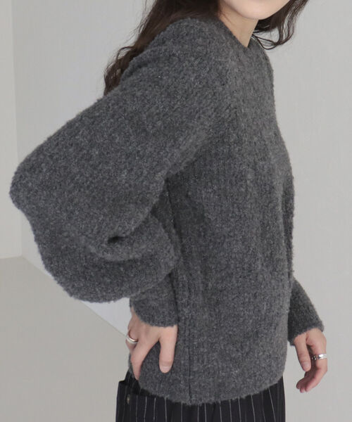 fredy emue（フレディエミュ）の「ふわふわクルーネックニット（ニット/セーター・レディース・オフホワイト/チャコールグレー/ブルー・38）」の2枚目の写真