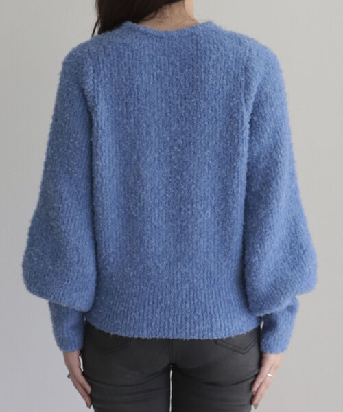 fredy emue（フレディエミュ）の「ふわふわクルーネックニット（ニット/セーター・レディース・オフホワイト/チャコールグレー/ブルー・38）」の4枚目の写真