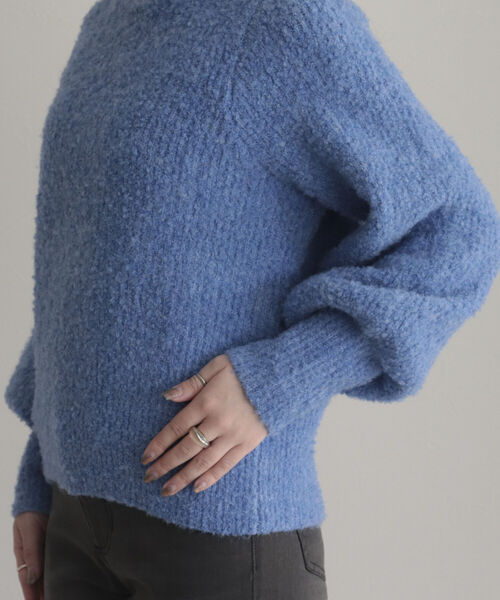 fredy emue（フレディエミュ）の「ふわふわクルーネックニット（ニット/セーター・レディース・オフホワイト/チャコールグレー/ブルー・38）」の5枚目の写真