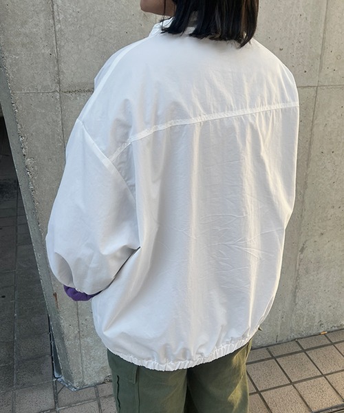 kutir(クティール)の「配色アノラック ハーフジッププルオーバー(ブルゾン・レディース・パープル/オフホワイト/カーキ/グレイッシュベージュ・FREE)」の6枚目の写真