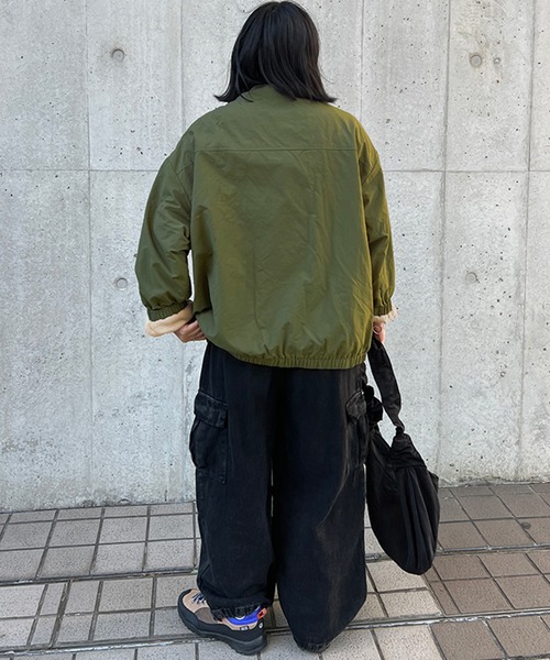 kutir(クティール)の「配色アノラック ハーフジッププルオーバー(ブルゾン・レディース・パープル/オフホワイト/カーキ/グレイッシュベージュ・FREE)」の21枚目の写真