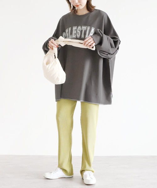 reca(レカ)の「ビッグシルエット裏毛ロゴスウェット(スウェット・レディース・アイボリー/チャコール/グレイッシュベージュ・FREE)」の13枚目の写真