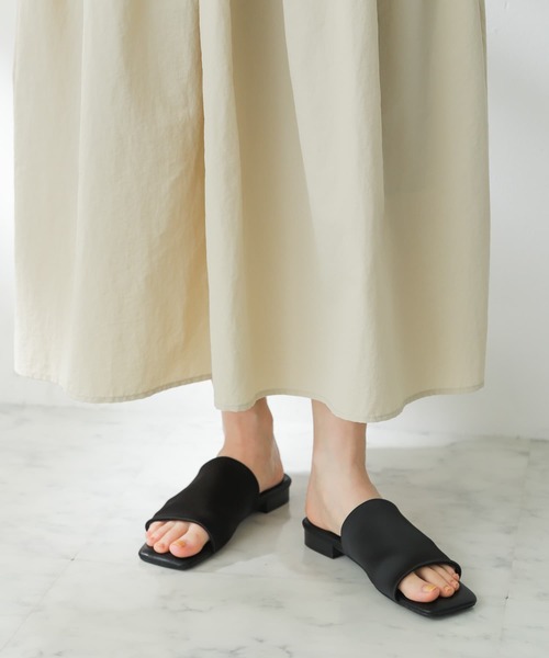 SENSE OF PLACE by URBAN RESEARCH(センスオブプレイスバイアーバンリサーチ)の「サテンストレッチミュール(サンダル・レディース・ブラック/グリーン/アイボリー/ベージュ・LARGE/MEDIUM/SMALL)」の2枚目の写真