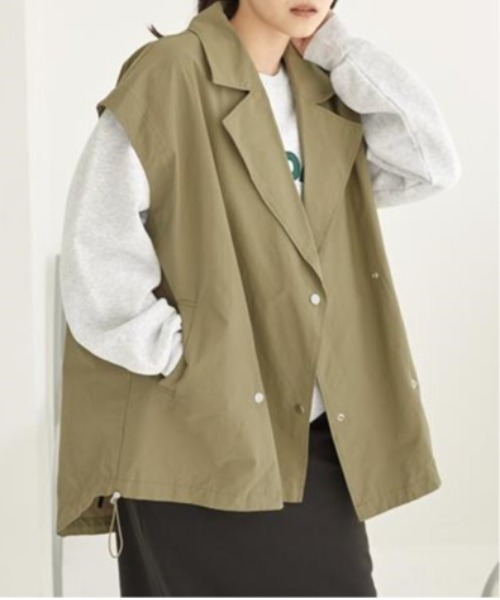 ECRIRE(エクリール)の「旬な装い。ナイロンブレンドオーバーサイズベスト(ミリタリージャケット・レディース・カーキ/ブラック/グレー/オリーブ/ブラウン・M)」の4枚目の写真