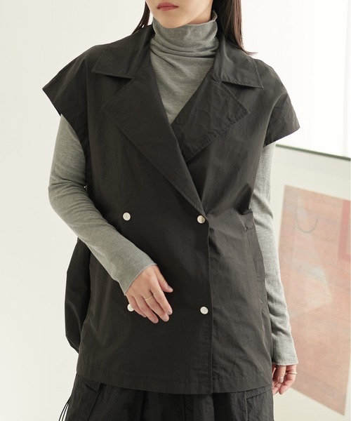 ECRIRE(エクリール)の「旬な装い。ナイロンブレンドオーバーサイズベスト(ミリタリージャケット・レディース・カーキ/ブラック/グレー/オリーブ/ブラウン・M)」の2枚目の写真