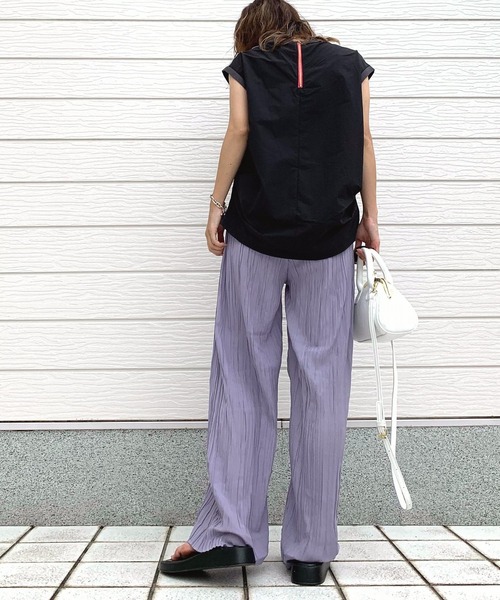 Q（キュー）の「肩ラインノースリトップス（Tシャツ/カットソー・レディース・ブラック/ライトグレー・MEDIUM）」の13枚目の写真