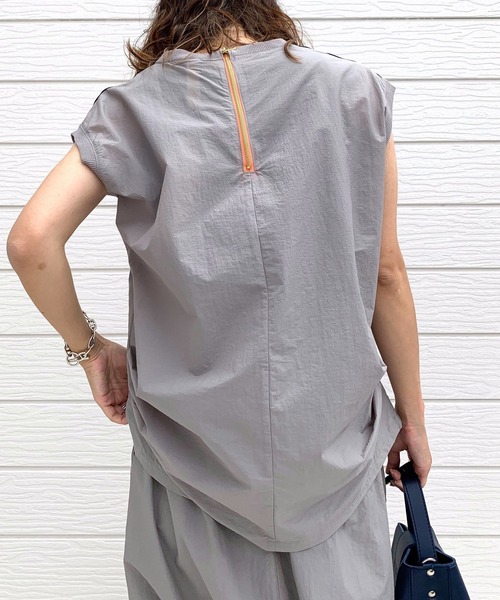 Q（キュー）の「肩ラインノースリトップス（Tシャツ/カットソー・レディース・ブラック/ライトグレー・MEDIUM）」の11枚目の写真