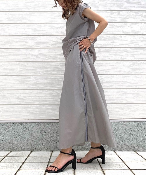 Q（キュー）の「肩ラインノースリトップス（Tシャツ/カットソー・レディース・ブラック/ライトグレー・MEDIUM）」の14枚目の写真