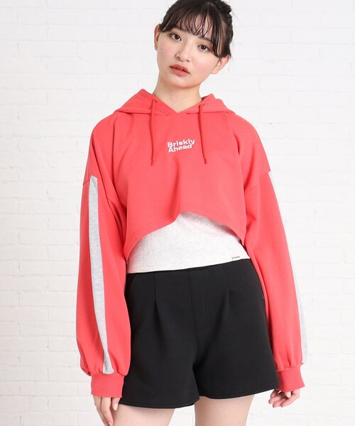 PINK-latte(ピンクラテ)の「◆【2点SET/165cmサイズあり】短丈フーディ+インナータンクSET(その他トップス・キッズ・アイボリー/ブラック/ワインレッド・14/02/15 /16)」の4枚目の写真