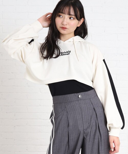 PINK-latte(ピンクラテ)の「◆【2点SET/165cmサイズあり】短丈フーディ+インナータンクSET(その他トップス・キッズ・アイボリー/ブラック/ワインレッド・14/02/15 /16)」の12枚目の写真