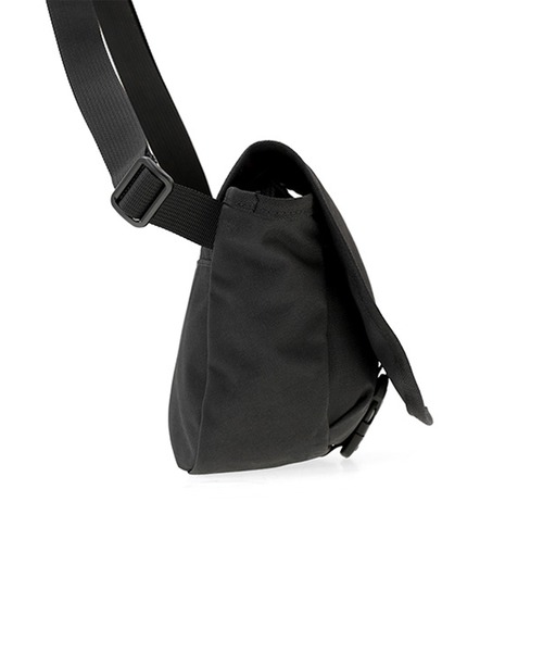 Manhattan Portage（マンハッタンポーテージ）の「Adrenaline Action Bag（ショルダーバッグ・メンズ・ブラック/ブルー・X-SMALL）」の4枚目の写真