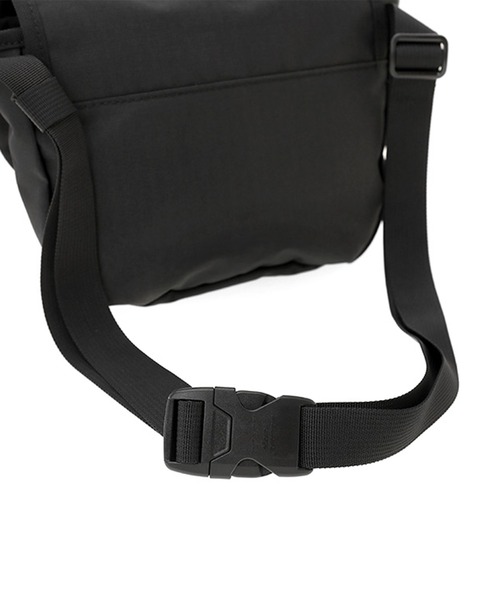 Manhattan Portage（マンハッタンポーテージ）の「Adrenaline Action Bag（ショルダーバッグ・メンズ・ブラック/ブルー・X-SMALL）」の8枚目の写真