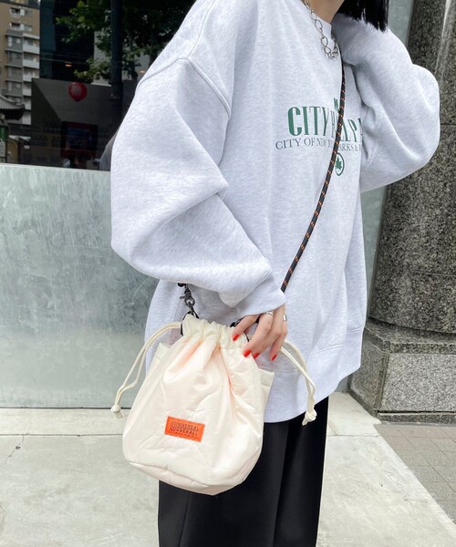 UNIVERSAL OVERALL（ユニバーサルオーバーオール）の「【UNIVERSAL OVERALL/ユニバーサルオーバーオール】QUIlT SHOULDER POUCH（バックパック/リュック・レディース・アイボリー/ブラック/グレー・FREE）」の4枚目の写真