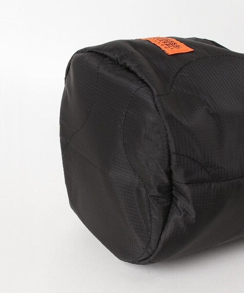 UNIVERSAL OVERALL（ユニバーサルオーバーオール）の「【UNIVERSAL OVERALL/ユニバーサルオーバーオール】QUIlT SHOULDER POUCH（バックパック/リュック・レディース・アイボリー/ブラック/グレー・FREE）」の12枚目の写真