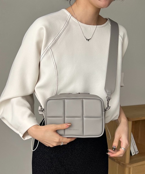 ADD CULUMN(アドカラム)の「〈ADD CULUMN/アドカラム〉PUFF CROSS BODYバッグ(ショルダーバッグ・レディース・ブラック/グレー/ホワイト・FREE)」の7枚目の写真
