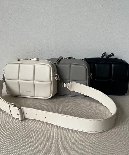 ADD CULUMN(アドカラム)の「〈ADD CULUMN/アドカラム〉PUFF CROSS BODYバッグ(ショルダーバッグ・レディース・ブラック/グレー/ホワイト・FREE)」の10枚目の写真