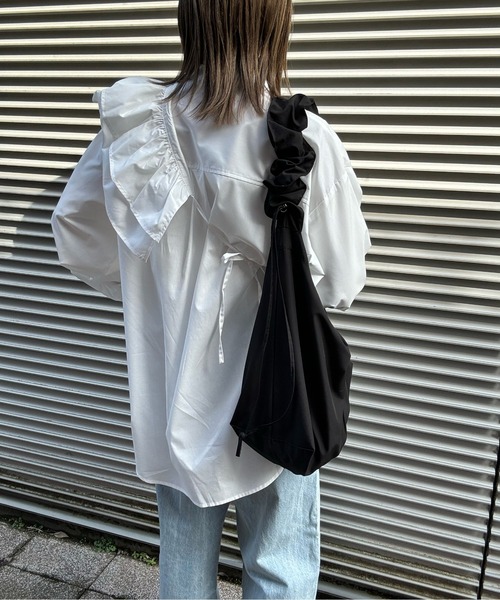 y/m by misato（イムバイミサト）の「ブロードフリル付きシャツ（シャツ/ブラウス・レディース・オフホワイト/ブルー/ブラック・FREE）」の5枚目の写真