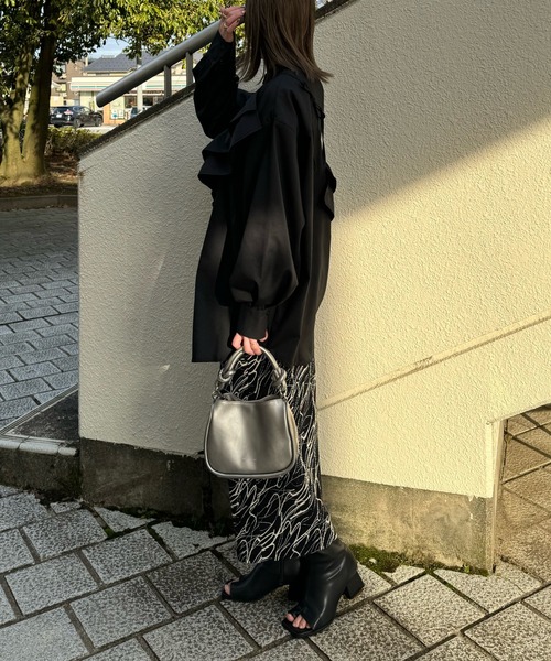 y/m by misato（イムバイミサト）の「ブロードフリル付きシャツ（シャツ/ブラウス・レディース・オフホワイト/ブルー/ブラック・FREE）」の20枚目の写真