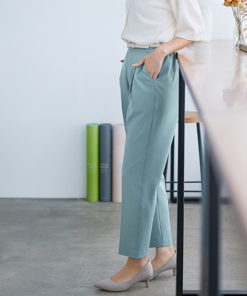 Honeys(ハニーズ)の「美ージーテーパードパンツ(スラックス・レディース・アイボリー/ブラック/ダークネイビー/グレイッシュベージュ/ミント/イエロー系その他/ブルー系その他・LL/3L/S/M/L/SS)」の15枚目の写真